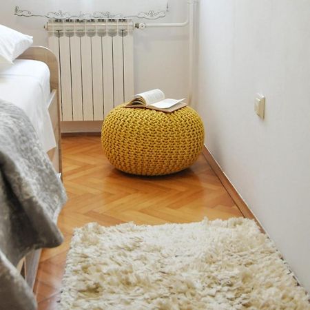 Apartman Lory Pula Exteriör bild