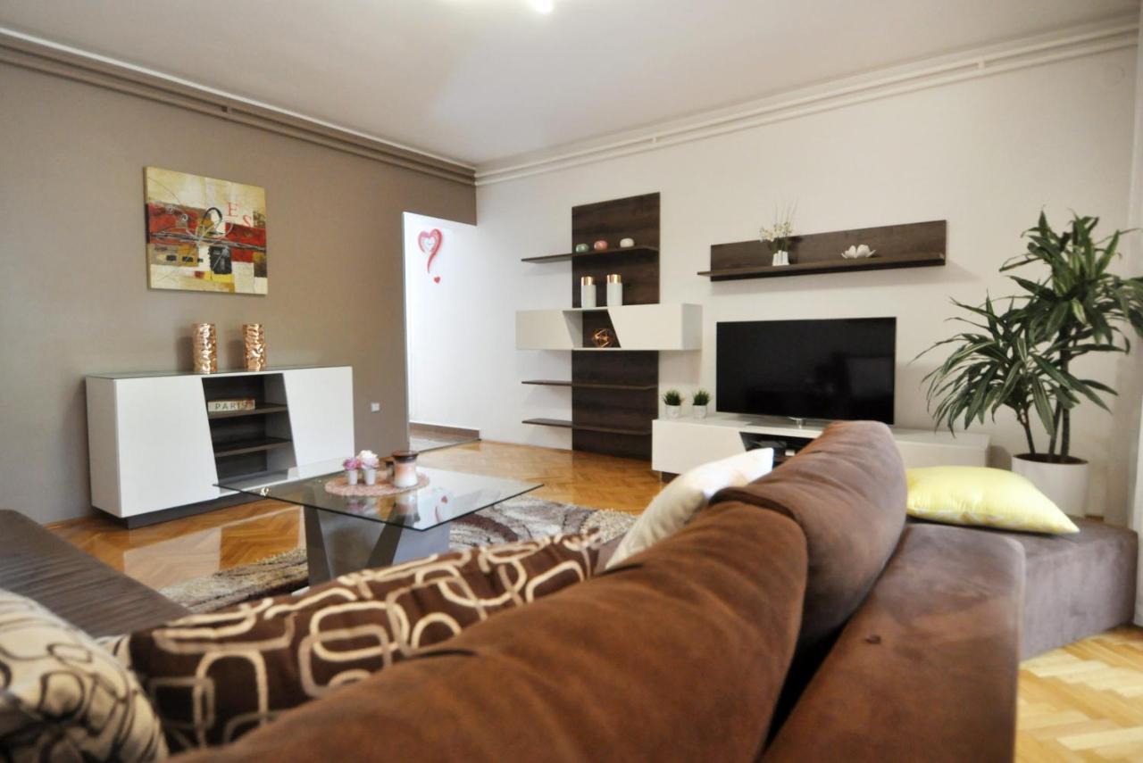 Apartman Lory Pula Exteriör bild