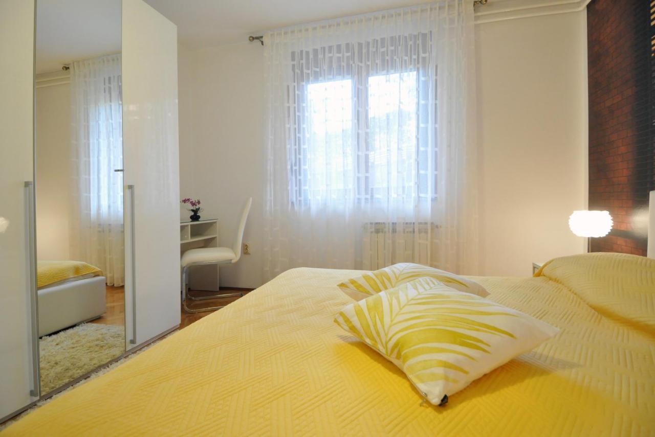 Apartman Lory Pula Exteriör bild