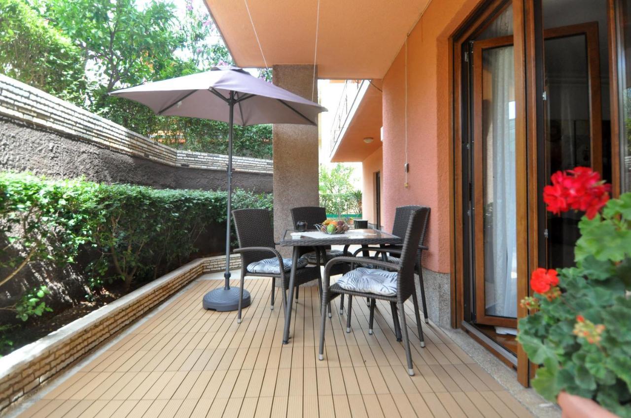 Apartman Lory Pula Exteriör bild