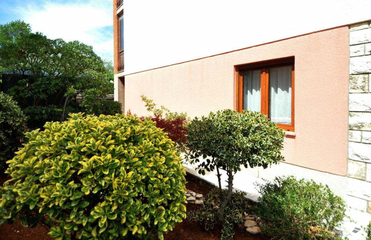 Apartman Lory Pula Exteriör bild