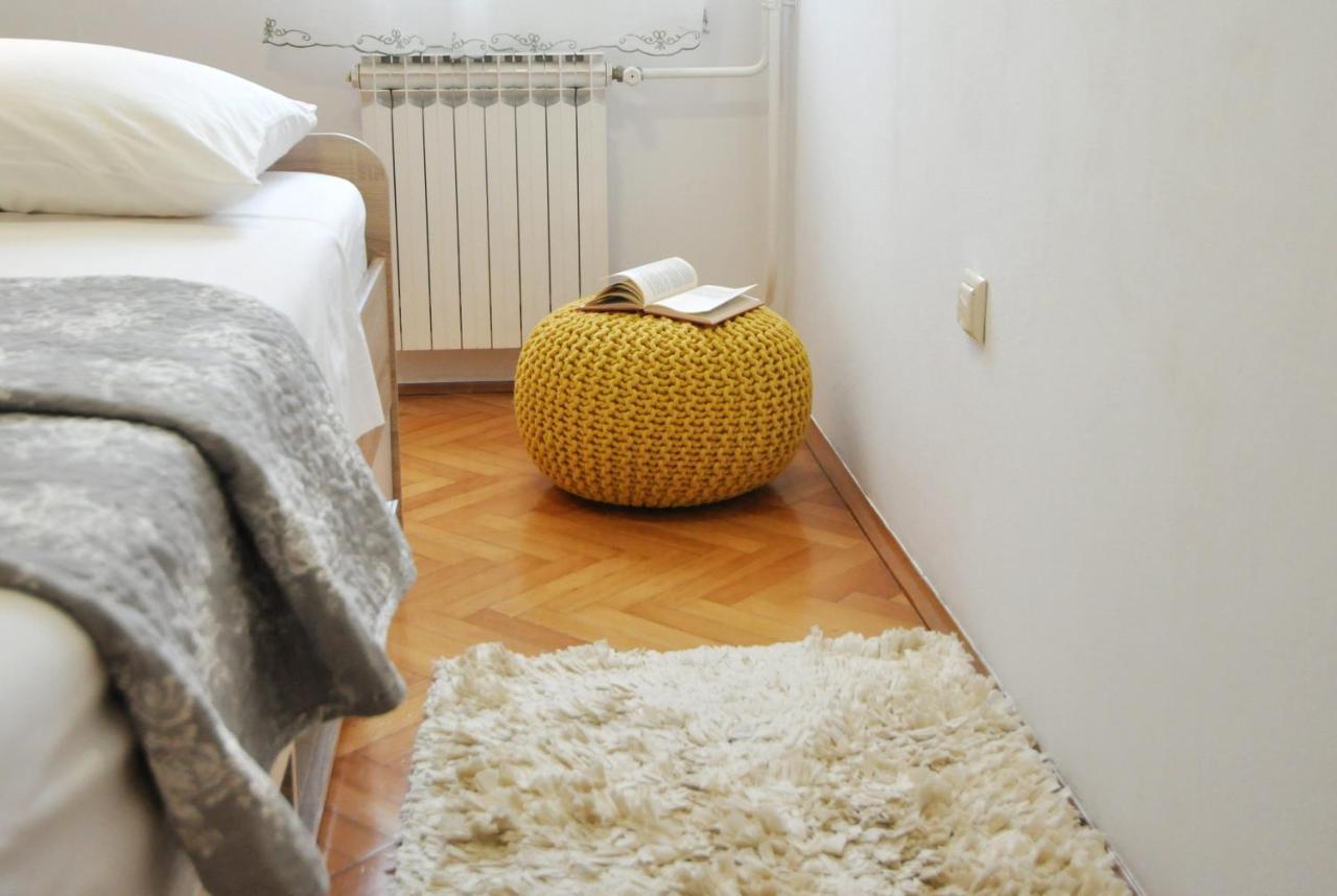 Apartman Lory Pula Exteriör bild