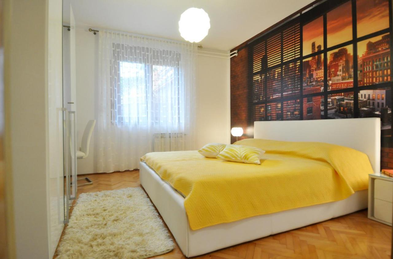 Apartman Lory Pula Exteriör bild