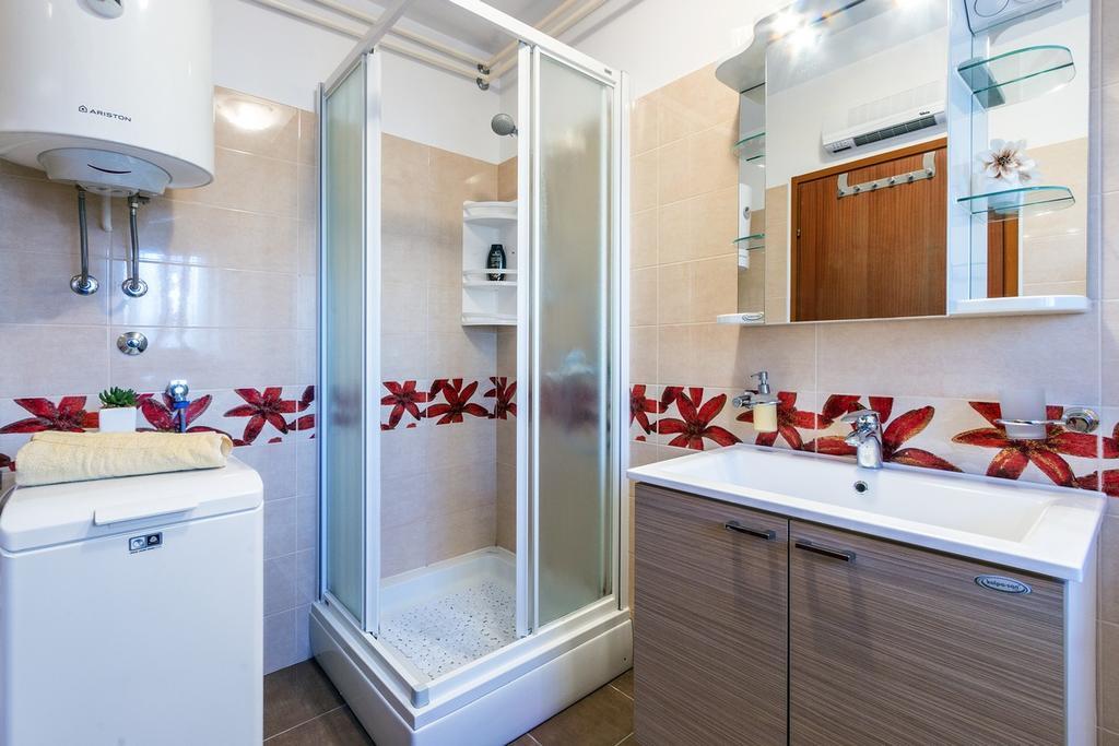 Apartman Lory Pula Exteriör bild